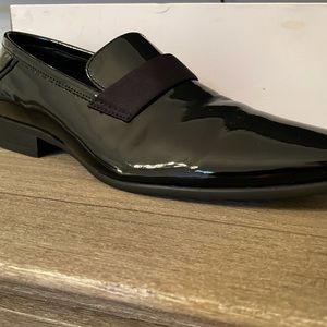 Calvin Klein's tuxedo shoes work once!